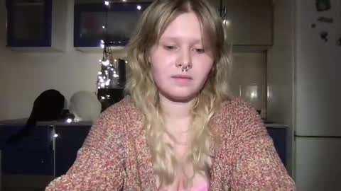 Snapshot of fairydreams_ chatting on December 20, 2024, 4:04 pm Arisha online show from December 20, 2024, 4:04 pm