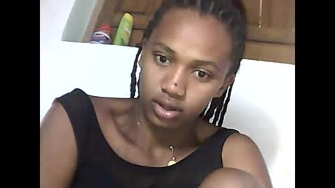 falielyse online show from September 12, 2025, 4:34 am