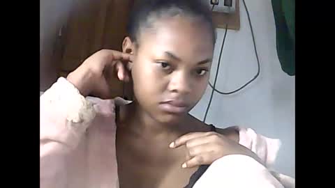 falielyse online show from September 20, 2025, 4:46 am