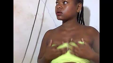 falielyse online show from September 25, 2025, 4:49 am