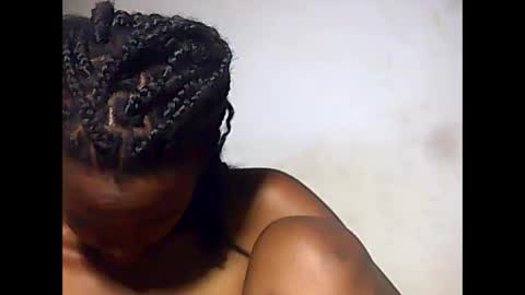 falielyse online show from September 29, 2025, 5:07 pm