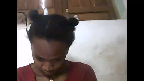 falielyse online show from October 23, 2025, 8:46 am