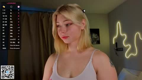 Snapshot of falinegelling chatting on September 30, 2025, 4:17 am Emilia online show from September 30, 2025, 4:17 am