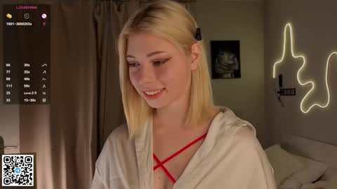 Snapshot of falinegelling chatting on October 3, 2025, 4:09 am Emilia online show from October 3, 2025, 4:09 am