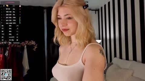 Snapshot of falinegelling chatting on November 4, 2025, 4:33 am Emilia online show from November 4, 2025, 4:33 am