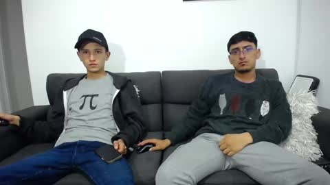 Snapshot of fallgays chatting on December 14, 2024, 1:28 am FallGays online show from December 14, 2024, 1:28 am