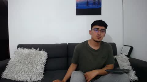 Snapshot of fallgays chatting on December 19, 2024, 1:50 am FallGays online show from December 19, 2024, 1:50 am