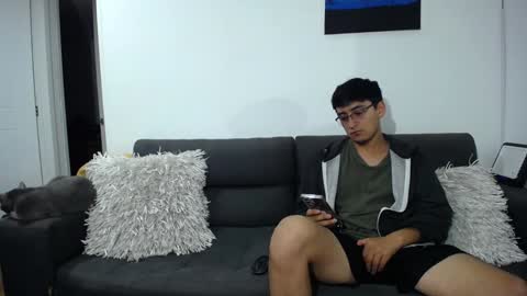 Snapshot of fallgays chatting on January 19, 2025, 12:17 am FallGays online show from January 19, 2025, 12:17 am