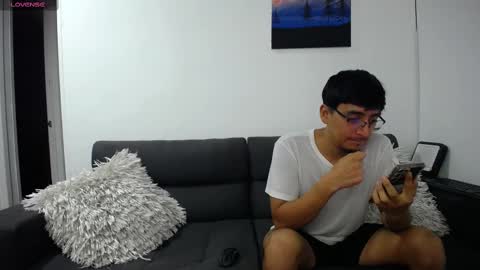 Snapshot of fallgays chatting on March 6, 2025, 1:37 am FallGays online show from March 6, 2025, 1:37 am