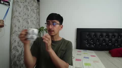 Snapshot of fallgays chatting on September 18, 2025, 11:51 pm FallGays online show from September 18, 2025, 11:51 pm