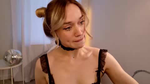 fancyamelia online show from October 9, 2025, 12:36 pm