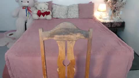 Layla online show from December 27, 2024, 12:07 am