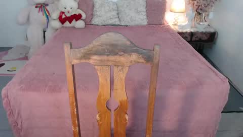 Layla online show from March 1, 2025, 3:32 am