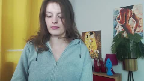 Nadine online show from September 24, 2025, 5:44 am