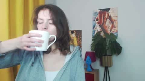 Nadine online show from October 12, 2025, 5:39 am