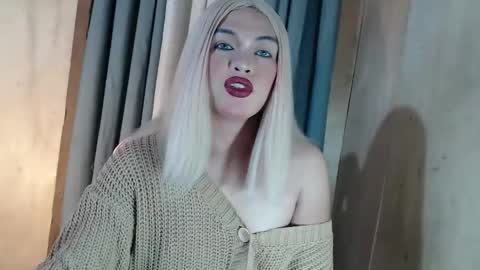 DANIELLA - DONT FORGET TO GIVE ME A THUMBSU UP online show from April 30, 2026, 11:42 pm