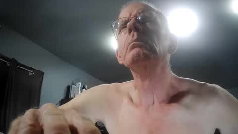 fantasyresort online show from October 13, 2025, 3:06 am