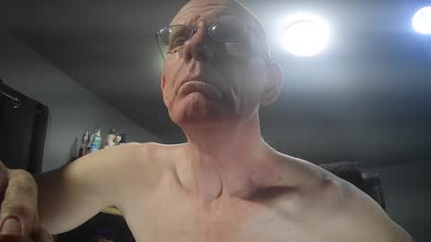 fantasyresort online show from February 22, 2026, 4:13 am