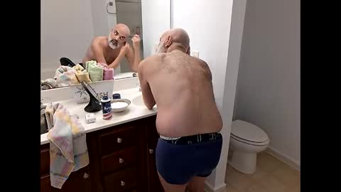 Snapshot of fantazy_island chatting on November 25, 2025, 6:08 pm mike anglo online show from November 25, 2025, 6:08 pm