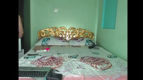 farfalina online show from February 23, 2025, 3:56 am