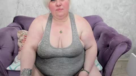 Snapshot of fashiona chatting on February 7, 2025, 10:41 pm fashiona online show from February 7, 2025, 10:41 pm