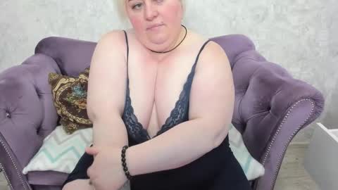 Snapshot of fashiona chatting on September 24, 2025, 9:07 pm fashiona online show from September 24, 2025, 9:07 pm