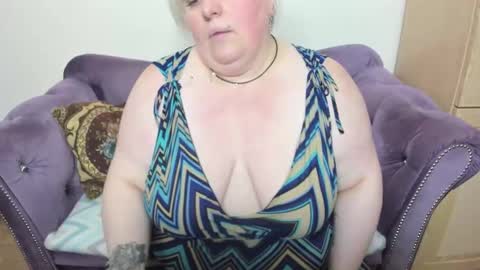 Snapshot of fashiona chatting on October 8, 2025, 8:17 pm fashiona online show from October 8, 2025, 8:17 pm