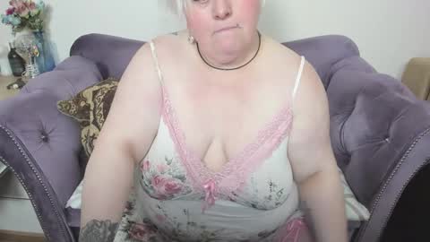 Snapshot of fashiona chatting on January 12, 2026, 9:09 pm fashiona online show from January 12, 2026, 9:09 pm