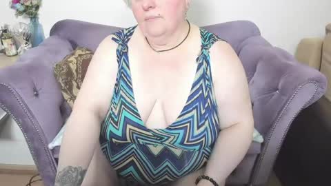 Snapshot of fashiona chatting on April 20, 2026, 9:16 pm fashiona online show from April 20, 2026, 9:16 pm