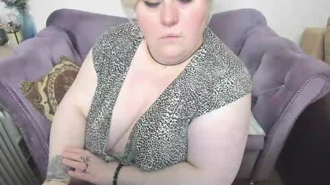 Snapshot of fashiona chatting on April 28, 2026, 2:27 am fashiona online show from April 28, 2026, 2:27 am