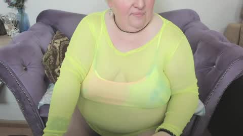 Snapshot of fashiona chatting on May 2, 2026, 10:42 am fashiona online show from May 2, 2026, 10:42 am