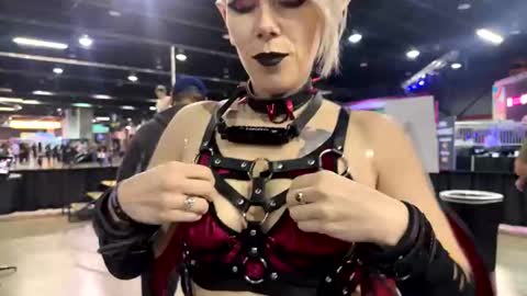  Lily  Waifu  online show from April 10, 2026, 10:58 pm