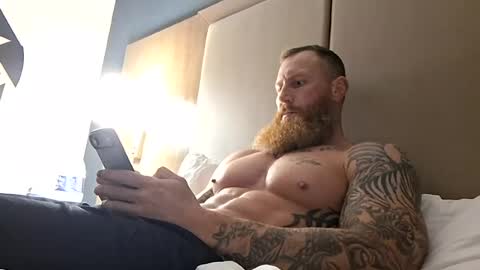 fav_whiteboy online show from August 10, 2026, 6:28 am