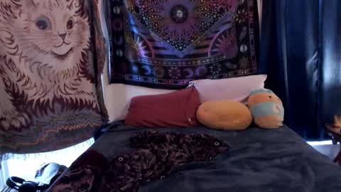 Mossfairy online show from November 8, 2025, 7:45 pm