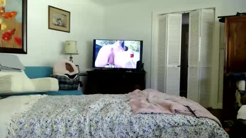 Fee Free To Smile online show from May 14, 2026, 1:51 pm