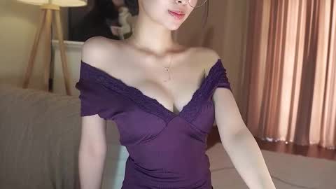 feel_me_00 online show from November 11, 2025, 1:16 am