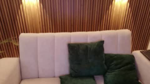 Feelena online show from November 7, 2025, 6:41 pm