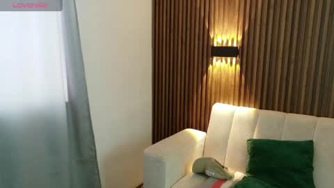 Snapshot of feelina_firesoul chatting on May 29, 2026, 2:37 pm Feelena online show from May 29, 2026, 2:37 pm
