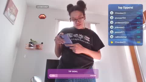 Snapshot of feetnymph chatting on February 4, 2025, 5:01 pm Soley online show from February 4, 2025, 5:01 pm