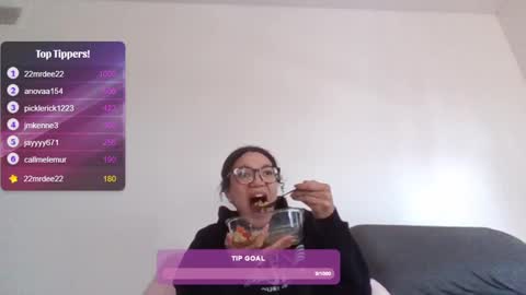 Snapshot of feetnymph chatting on February 18, 2025, 8:03 pm Soley online show from February 18, 2025, 8:03 pm