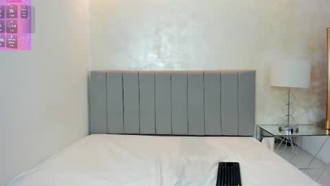 felicia_whitee online show from September 12, 2025, 1:44 pm
