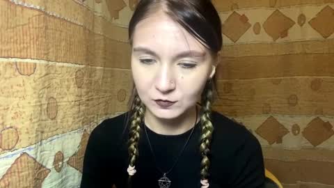 Lola online show from April 10, 2026, 7:51 pm