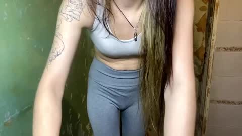 Lola online show from April 20, 2026, 9:05 pm