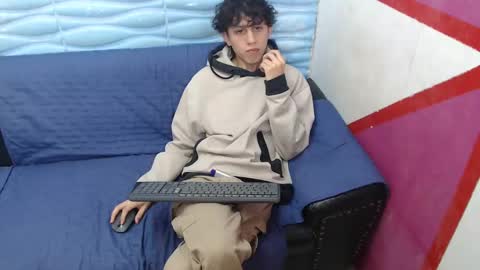 Felipe Browns online show from January 3, 2025, 1:03 pm