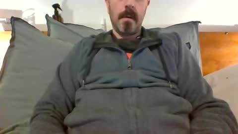 felipesmg2 online show from May 18, 2026, 3:02 am