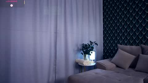 Snapshot of felissiany chatting on October 12, 2025, 4:22 am Hello im Nova online show from October 12, 2025, 4:22 am