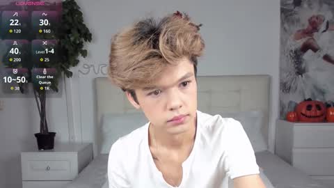 Snapshot of felix_rey chatting on November 6, 2025, 1:45 pm Felix online show from November 6, 2025, 1:45 pm