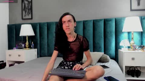 Snapshot of fenix_karoll chatting on January 18, 2025, 7:17 am Karol online show from January 18, 2025, 7:17 am