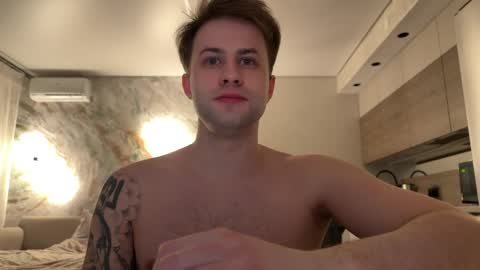 ferminlune online show from April 7, 2026, 9:48 pm