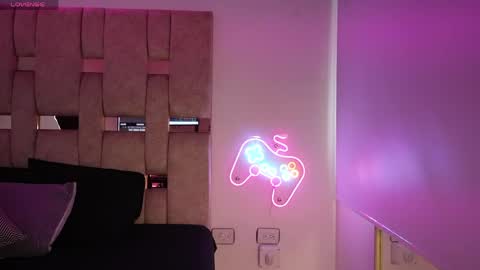 fernanda_thail_ online show from April 18, 2026, 7:29 pm